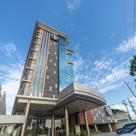 Zuri Hotel Iloilo Esterno foto