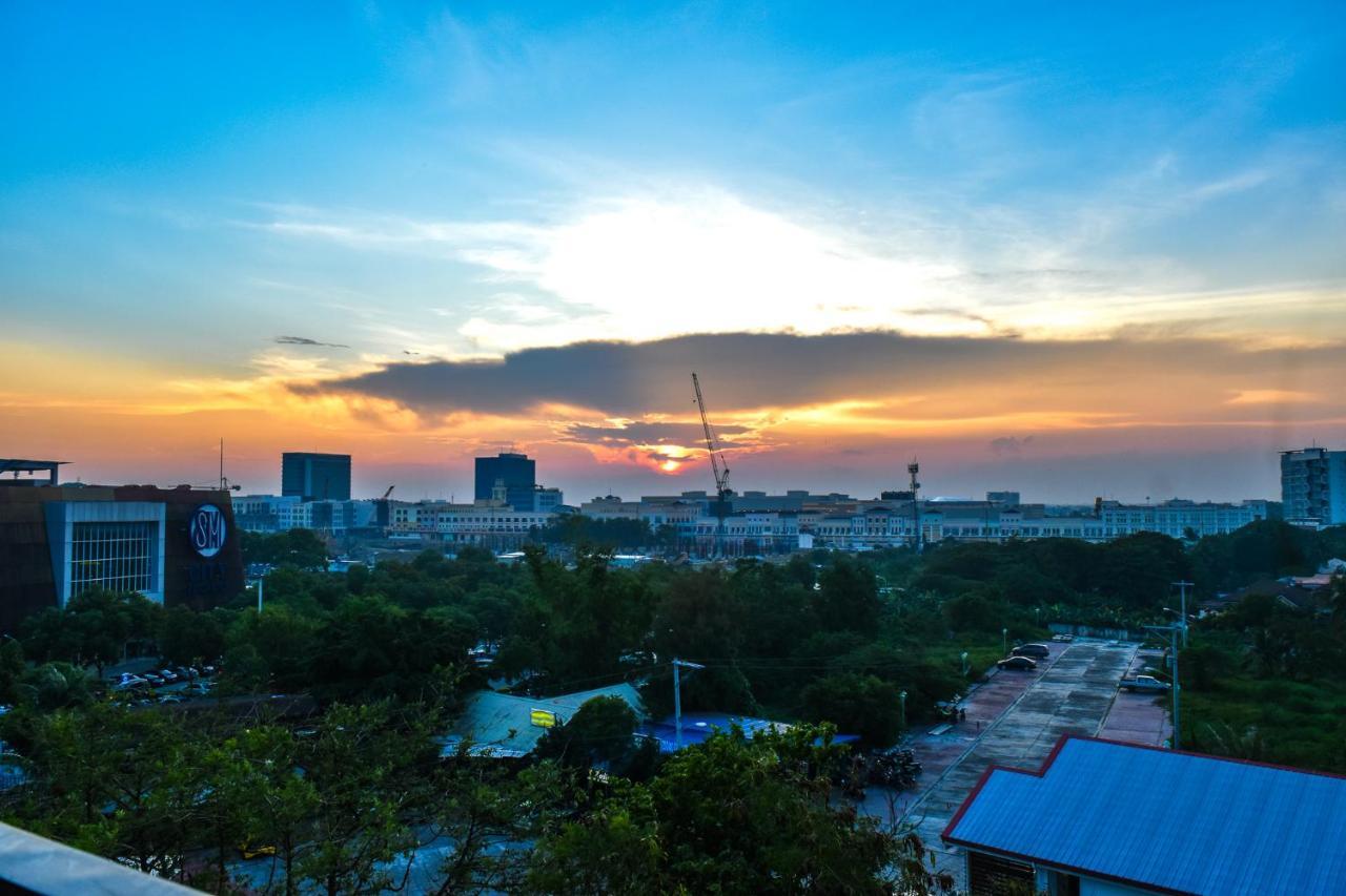 Zuri Hotel Iloilo Esterno foto